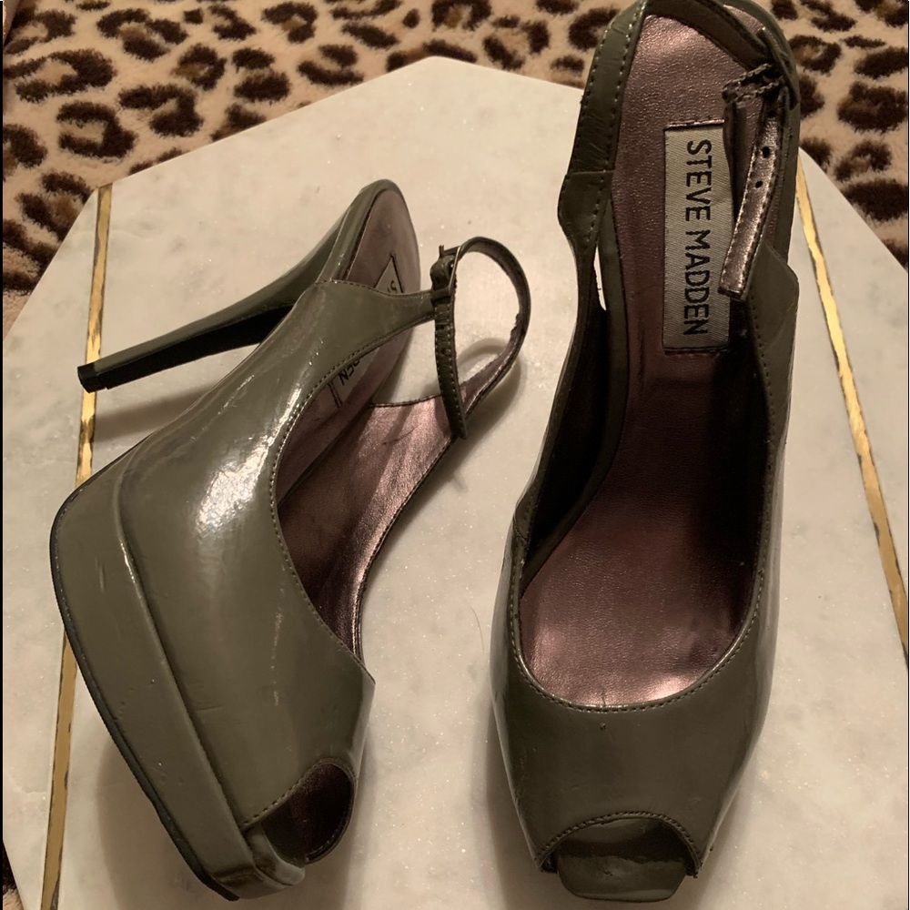 Brand New W/0 tag Grey Steve Madden heels,